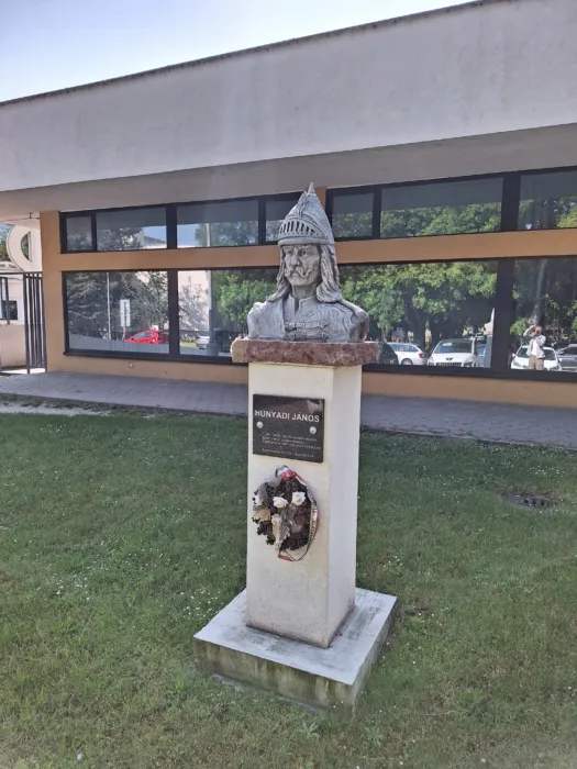 Hunyadi János mellszobor 1