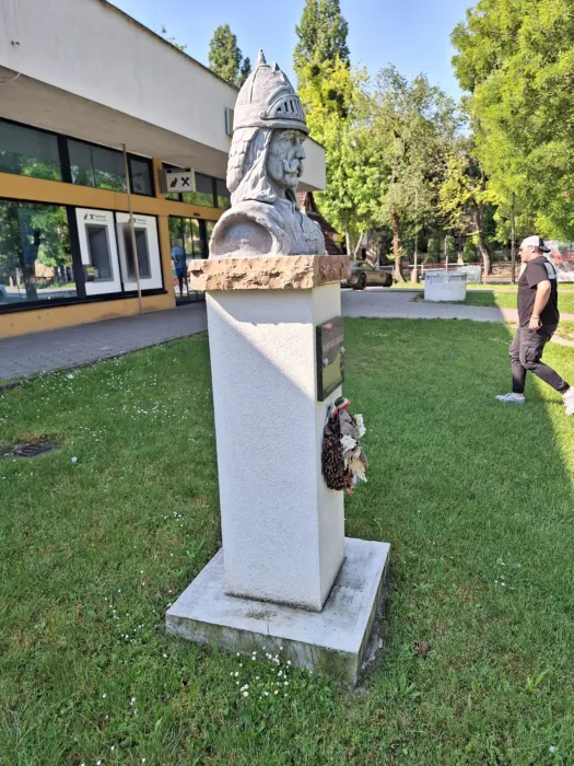 Hunyadi János mellszobor 4